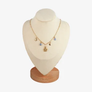 Collier avec breloque fleur et perles